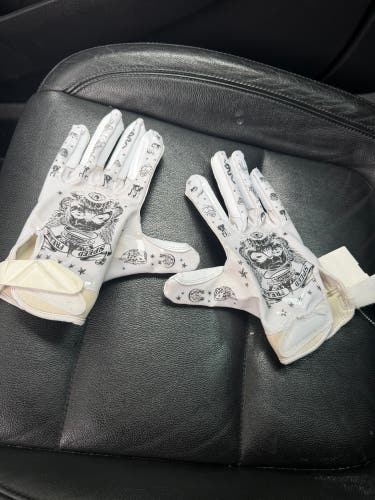 White Large Adult Battle Gloves (Used)