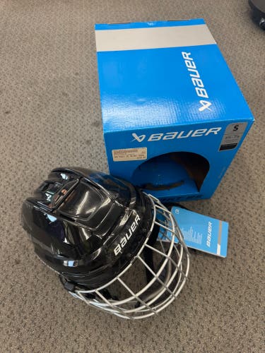 Small Bauer Re-Akt 85 Helmet (New) combo