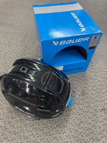 Small Bauer Re-Akt 85 Helmet (New)