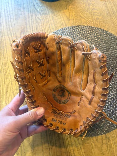 Nokona Right Hand Throw Baseball Glove 12" (Used)