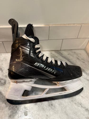 2023 Bauer Vapor Hyperlite 2 Hockey Skates Regular Width 7 (Used)
