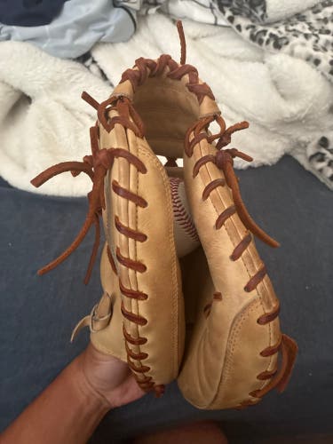 Rawlings Heart of the Hide RH Catcher's Baseball Glove 34" (Used)