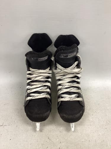 Used Bauer SELECT SUPREME Youth Hockey Skate Youth 12.0 11851-S000049070