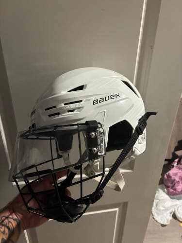 Large Bauer Re-Akt 85 Helmet with Boulder Hockey Hybrid (Used)