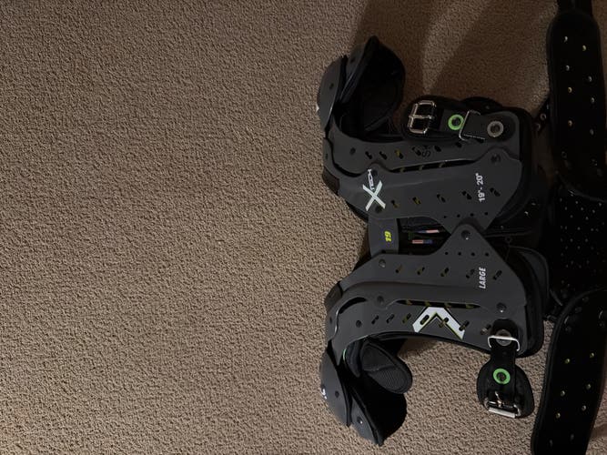 Xtech L Shoulder Pads for Skill Position (New)