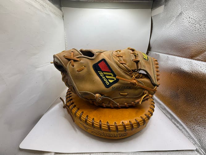 RH Mizuno World Win Catcher Glove 34" (Used)