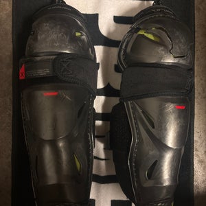 Junior Bauer Vapor 3X Pro 11" Shin Pads (Used)