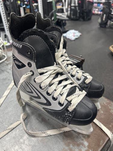 Used CCM INTRUDER Intermediate Hockey Skate Intermediate 4.0 11337-S000491949