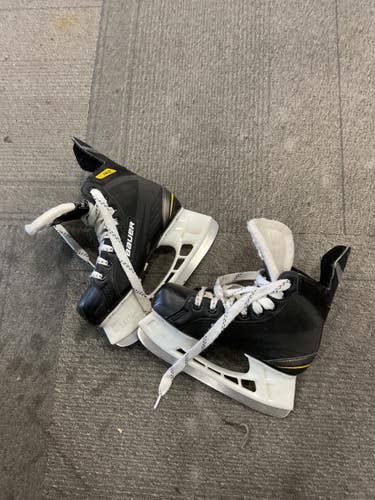 Used Bauer SUPREME 140 Junior Hockey Skate Black Junior 01 11614-S000240267
