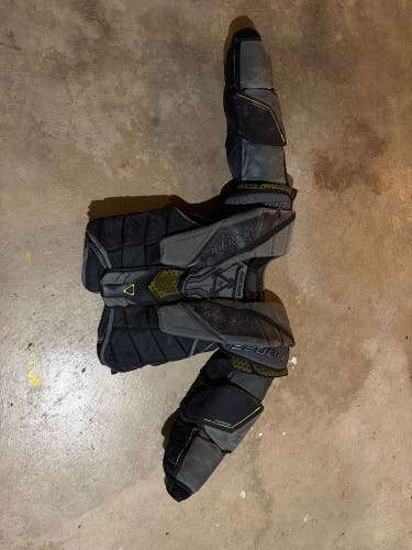 Large Bauer Mach Pro Goalie Chest Protector (Used)