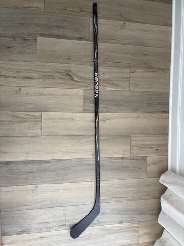 Senior Bauer Vapor Flylite Right Handed Hockey Stick P92 77 Flex Pro Stock (New)