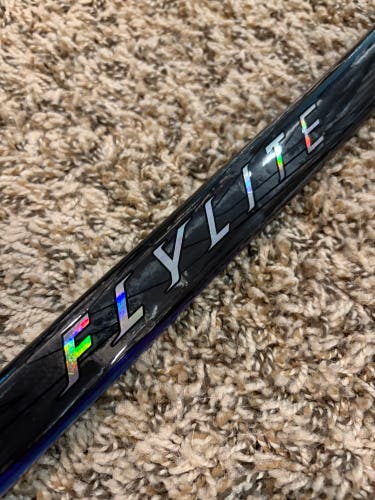 Bauer Vapor Flylite SR Grip RH Hockey Stick P28 70 Flex (New) Black/Blue/Silver (No Warranty)