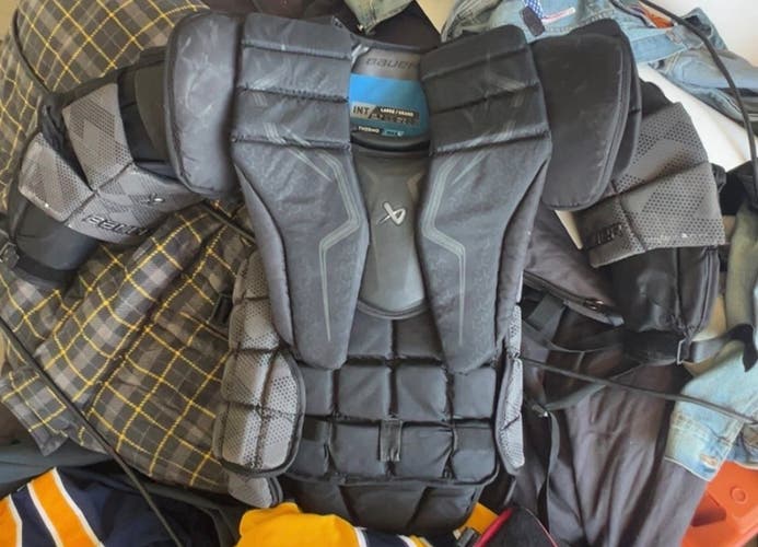 Large Bauer Goalie Chest Protector (Used)