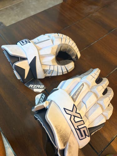 STX Surgeon RZR2 Lacrosse Gloves (Used)