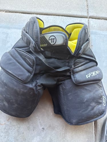 Intermediate Large/Extra Large Warrior Ritual X3 E+ Hockey Goalie Pants (Used)