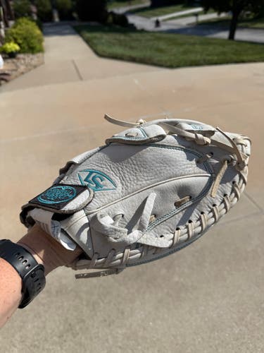 Louisville Slugger RH Catcher's Xeno Softball Glove 33" (New)