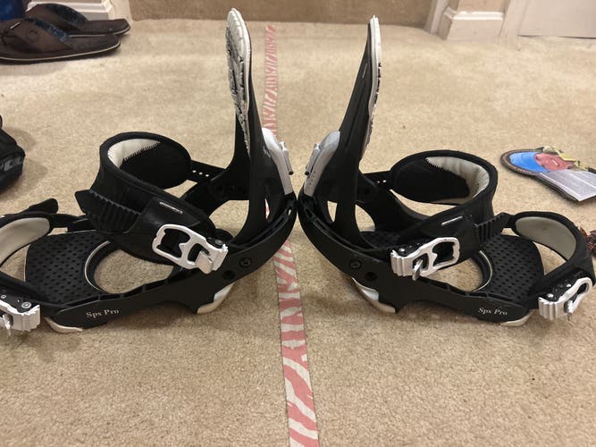 Medium Salomon Snowboard Bindings (Used)