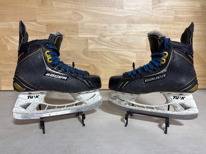 Black 2012 Bauer Supreme One.8 Hockey Skates Regular Width Size 2.5 (Used)