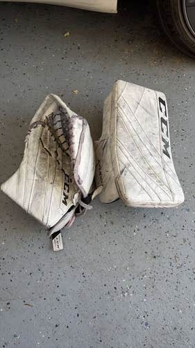 CCM EFlex5.5 Glove and Blocker (Junior)
