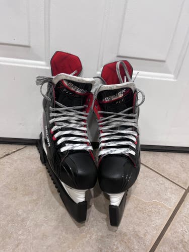 Bauer Vapor Fly30 Hockey Skates Extra Wide Width Size 5.5 (Used)