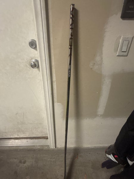 Junior Bauer Vapor Hyperlite 2 Left Hand Hockey Stick P28 40 Flex (Used)