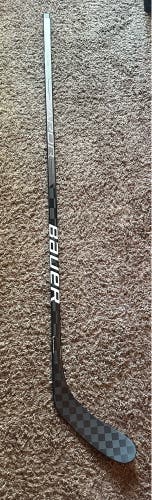 Senior Bauer Vapor Hyperlite Left Hand Hockey Stick P28 82 Flex (Used)