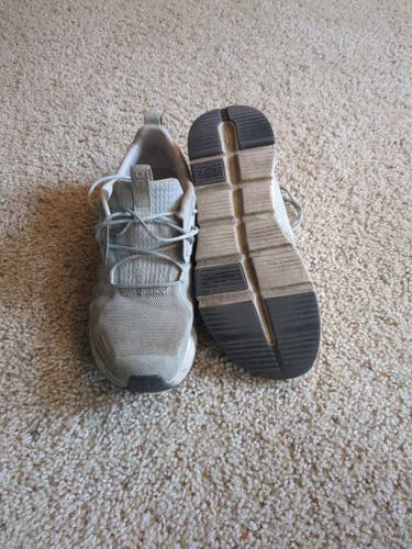 On Cloud 5's Size M 6.0 (W 7.0) (Used)