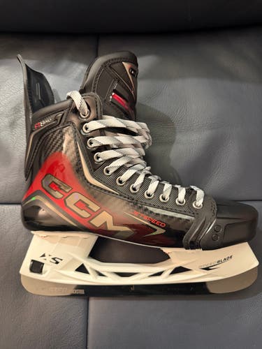 Black 2026 CCM JetSpeed FT8 Pro Hockey Skates Wide Width 10.5 (New)
