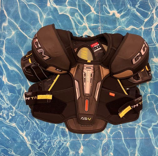 Medium Senior CCM Tacks AS-V Shoulder Pads (Used)