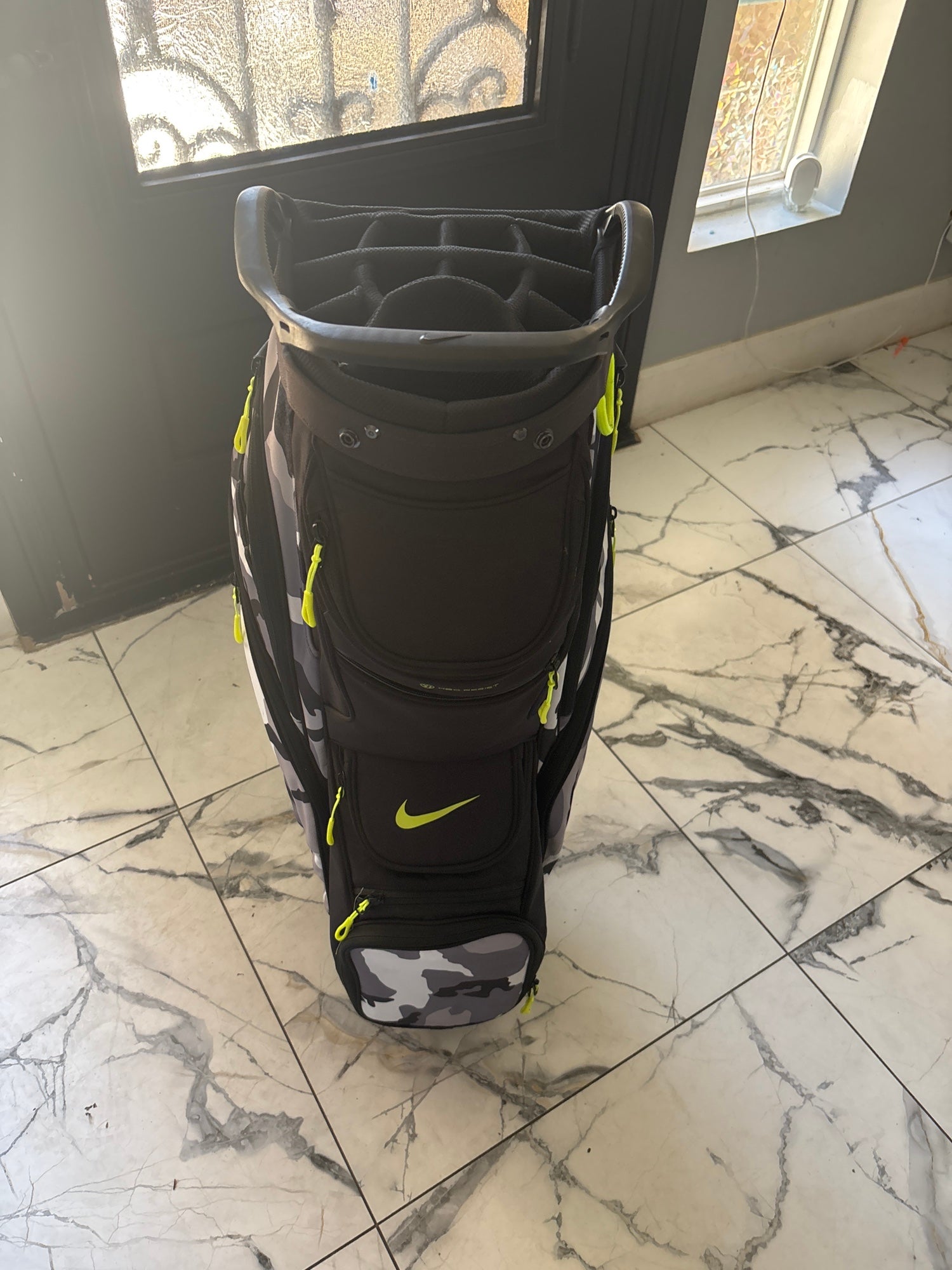 LIKE NEW!! Men's Nike Equa Flex Golf Carry Bag | SidelineSwap