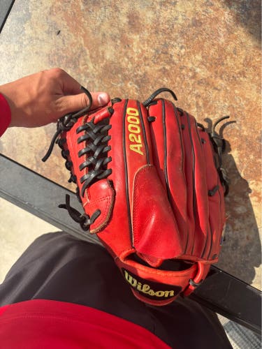 Wilson A2000 LH Pitcher's Baseball Glove 11.75" (Used)