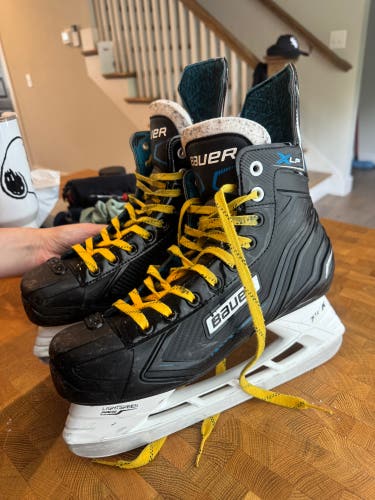 Black Bauer XLP Hockey Skates Regular Width 8 (Used)
