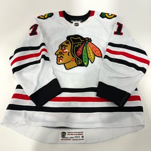 Lucas Wallmark #71 Away Chicago Blackhawks Team Issued Jersey 2020-2021, Set 1 | 3552-187