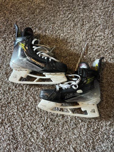 Bauer Vapor Hyperlite 2 Hockey Skates Size 9.5 Fit 2