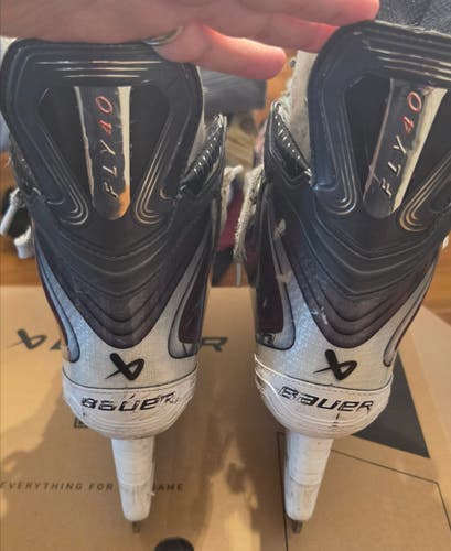 Black/White Bauer Vapor Fly40 Hockey Skates Size 5.5 (Used)