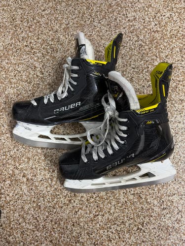 Black/Yellow 2022 Bauer Supreme M4 Hockey Skates Regular Width 7.5 (Used)