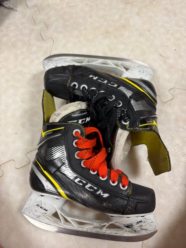 2016 CCM Super Tacks Hockey Skates Size 1 (Used)