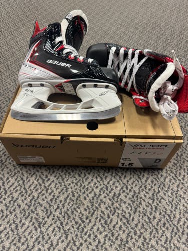 Bauer Vapor Fly30 Hockey Skates Regular Width Size 1.5 (New)