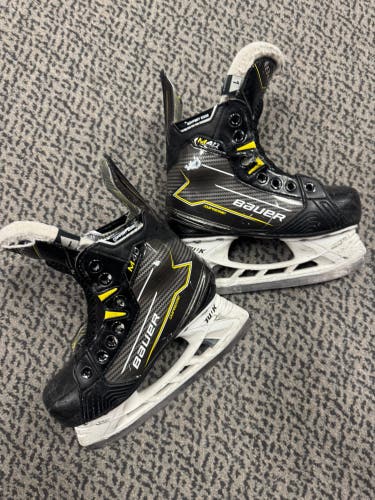 Bauer Supreme M40 Hockey Skates Extra Wide Width Size 1 (Used)