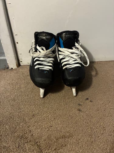 True TF7 goalie skate, Size 7.5 | BUYERS PLEASE READ DESCRIPTION