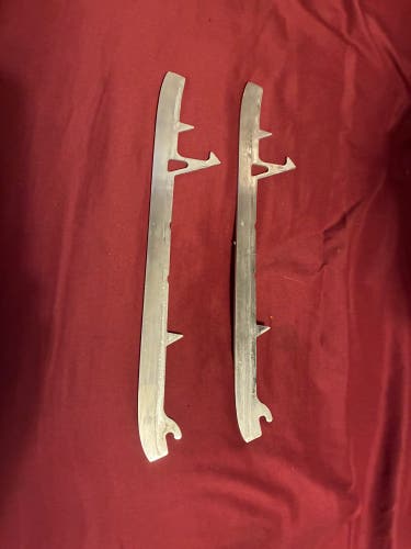 True TF7 goalie skate blades 7.5
