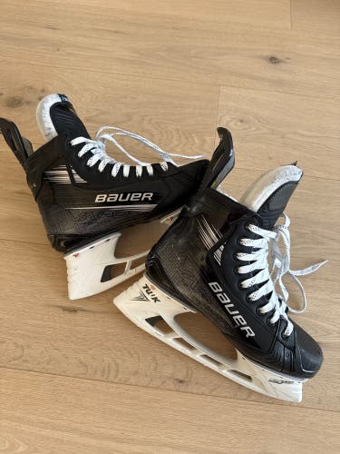 Pro Stock Bauer Vapor Hyperlite 2 Hockey Skates - Size 6 7/8 D