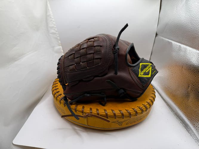 Glovesmith Pitcher's LH G2 Baseball Glove 10.5" (Used)