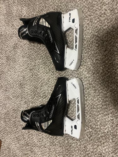 New Intermediate True Catalyst Arc Hockey Skates Size 6.5 Wide