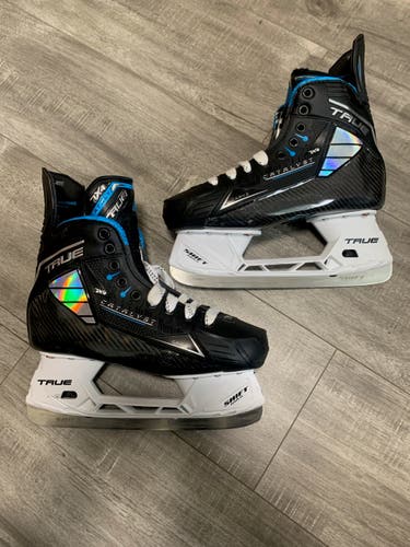 Like new True Catalyst 7x4 Hockey Skates Extra Wide Width 7 (Used)