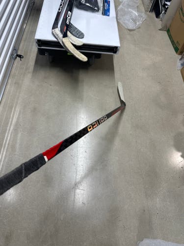 Chicago Blackhawks NHL Senior Bauer AG5NT Left Hand Hockey Stick P90 87 Flex Pro Stock (Used)