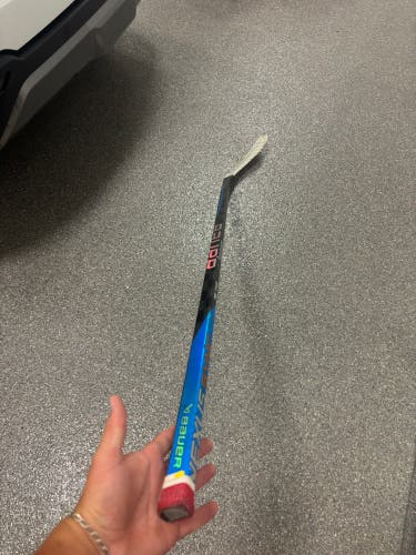 Senior Bauer Nexus Sync Right Handed Hockey Stick P28 77 Flex (Used)
