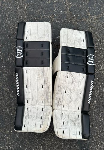 28" Warrior GT3 Goalie Leg Pads (Used)