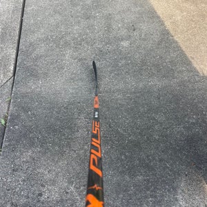 Senior Bauer Pulse Right Handed Hockey Stick P92 77 Flex (Used)