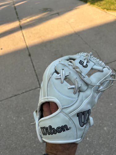 Wilson A1000 RH Infield Softball Glove 12" (Used)